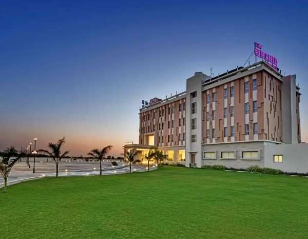 Emrald Lawn - The Orchid Hotel Jamnagar