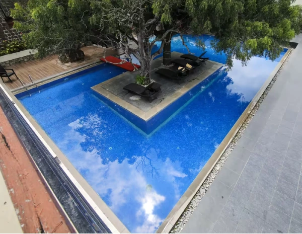 Pool side (Kund) - Fort JadhavGADH