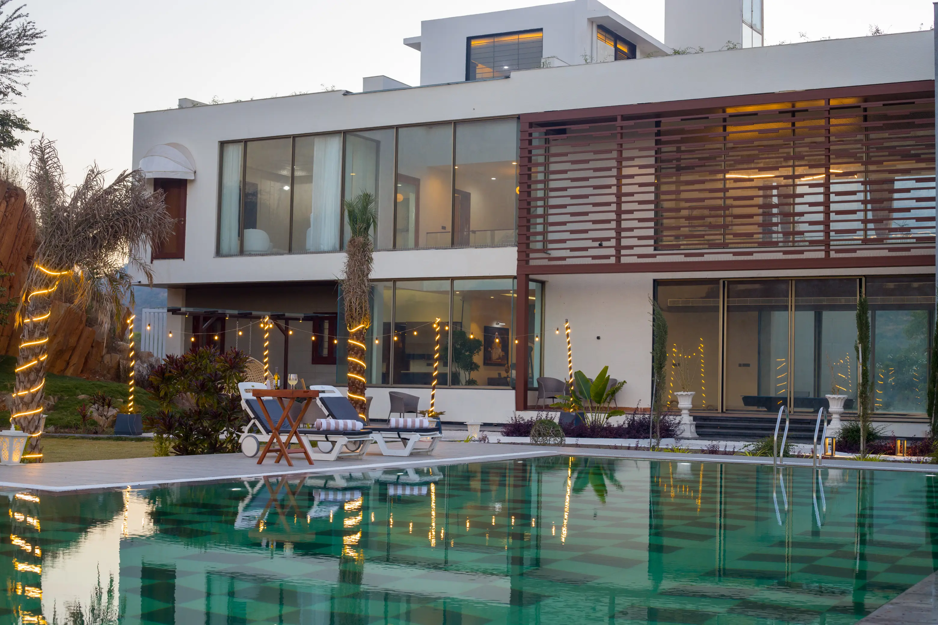 Kvanya Mansion Poolside