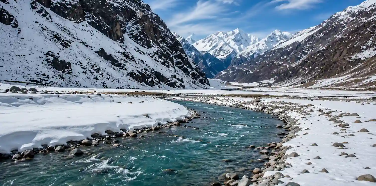 Plan a Weekend Getaway in Manali | The Orchid Hotel Manali Weekend getaway in Manali with mountain scenery
