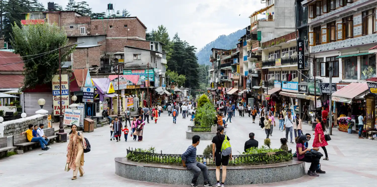 Mall Road Manali in the evening