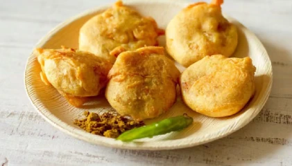 Mumbai vada with green chili