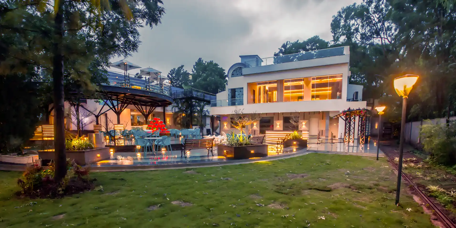 5-Star Hotel in Manali with Scenic River Views and Mountain Backdrop