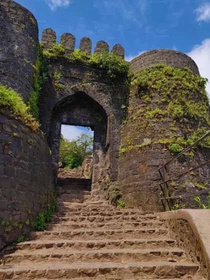 Sub-aerial view of a fort during midday