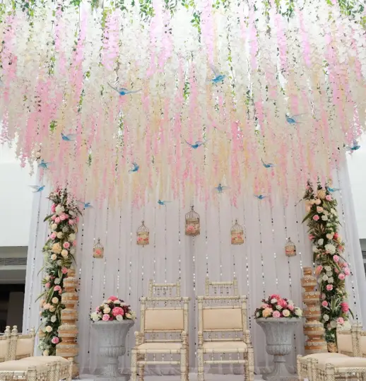 Spacious banquet hall with exquisite decorations
