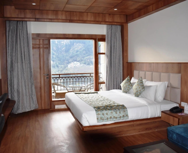 Club Room in Manali with Balcony and Valley View