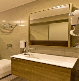 Book Dew Drop Mist Balcony hotel Room in Panchgani for relaxation