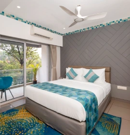 Dew Drop Mist Balcony Room with queen bed, AC, ceiling fan and private balcony at hotel in Panchgani