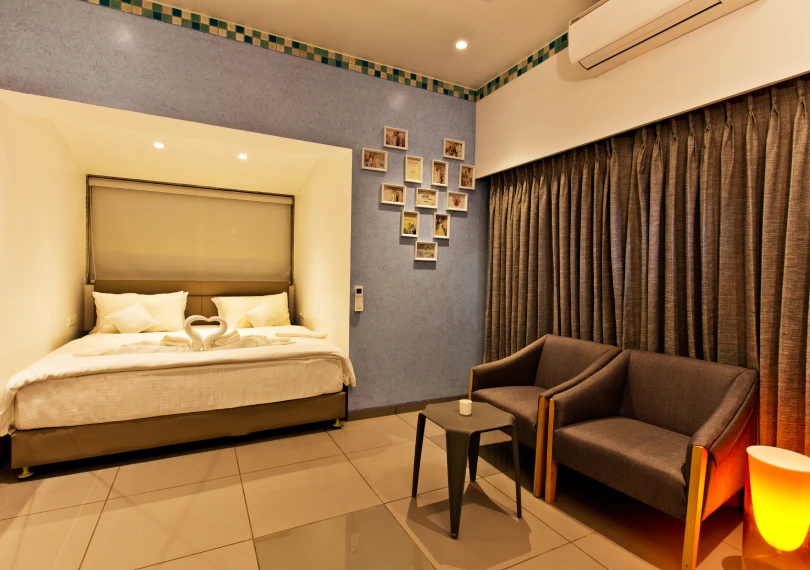 Tree House Suite in Panchgani with 320 sq. ft. space, Sahyadri valley views, near Bharati Vidyapith Godavali Mahabaleshwar