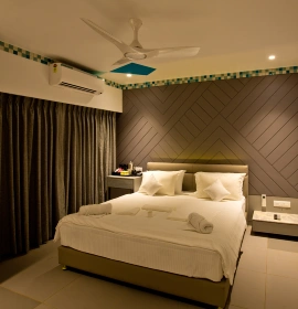 King-sized bed in Wooden Cottage Suite at Orchid Hotel Panchgani, best family accommodation with Sahyadri valley views