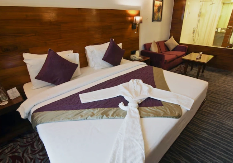 Luxury suite room in Pune with modern amenities