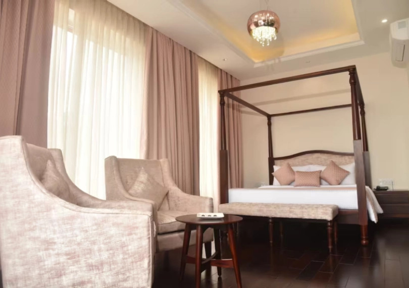 Jacuzzi suite with luxury amenities in Shimla