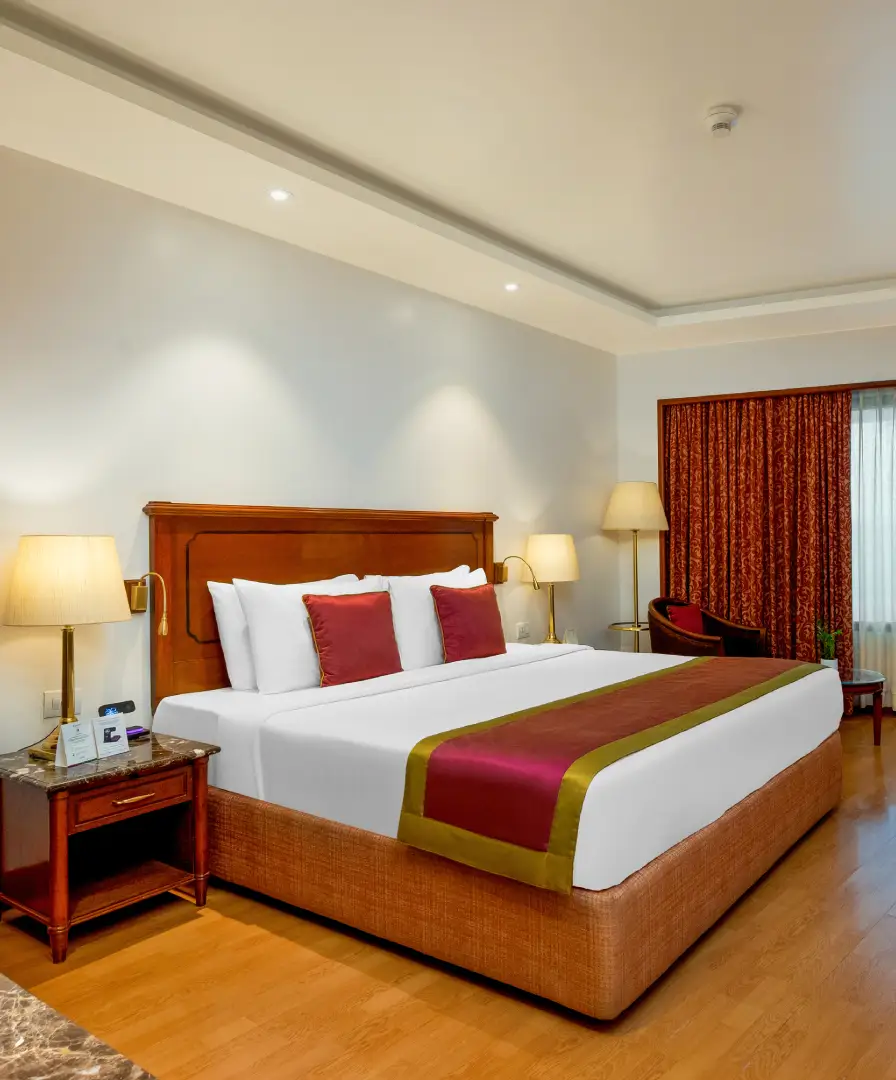 Premier Hotel Room with Twin or King Bed and Bathtub – Vile Parle Mumbai